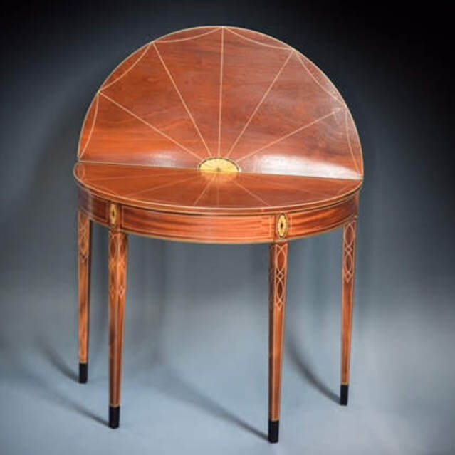 Federal Card Table - Sapele Mahogany wood